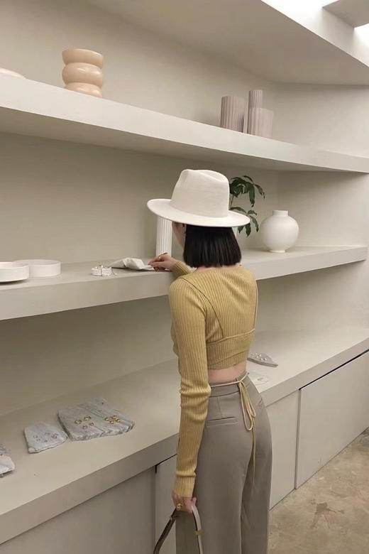 Her Senses｜时装 04-C018-SW ⽺⽑圆领系带⽑⾐  [ 黑 / 嫩黄 / 草绿 / 洋红 ] 商品图2