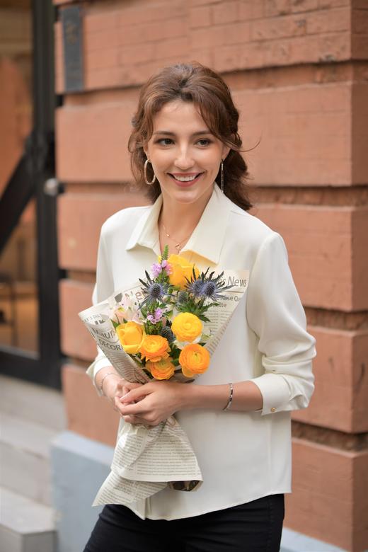 「摩尔斯电码」Bon Voyage蓝宝石黄色蓝宝石钻石不对称耳环
蓝宝石4.33克拉
钻石0.99克拉
18k白金8.06克 商品图4