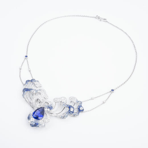 「五行」系列之“水”坦桑石钻石项链戒指两戴款

极品皇家蓝坦桑石7.74克拉，
钻石5.48克拉，
蓝宝石5克拉，
18k白金27.83克 商品图6