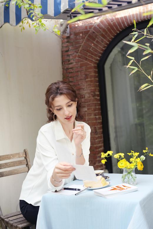 「摩尔斯电码」Bon Voyage蓝宝石黄色蓝宝石钻石不对称耳环
蓝宝石4.33克拉
钻石0.99克拉
18k白金8.06克 商品图5