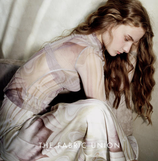 THE FABRIC UNION微透半高领打底衫缎面印花长裙 商品图1