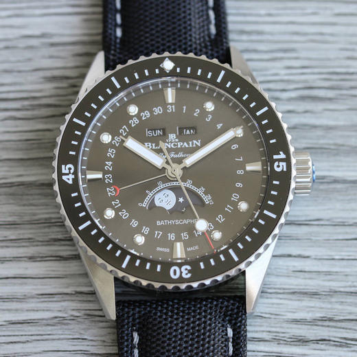 TW新力作 宝珀五十寻系列，5054-1110-B52A。压轴巨献，大三针夜光设计，直径43毫米！搭载6654.P自动机械机芯，具备星期显示，日期显示。月份显示，年份显示，月相显示 商品图1