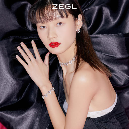 【SVIP积分兑换】ZEGL设计师高奢系列轻奢项链女锁骨链手链耳钉银针秋冬耳饰品套装 商品图5