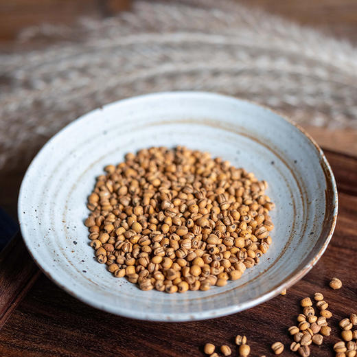 麦麸炒薏米明火柴烧炒制避免过寒伤及脾胃添加麦麸中和薏米寒性国家