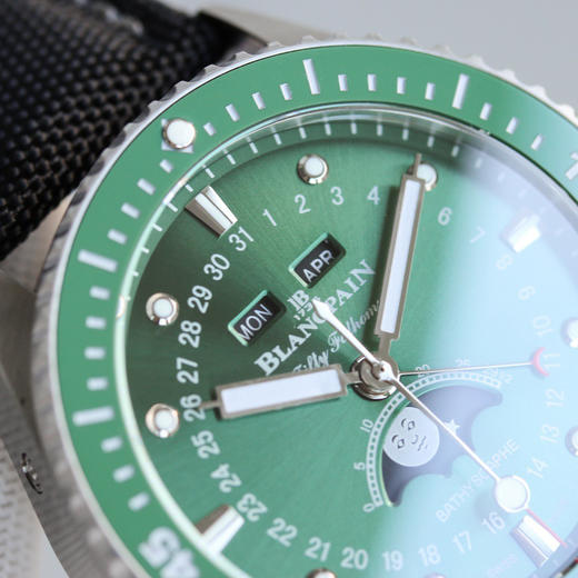 TW新力作 宝珀五十寻系列，5054-1110-B52A。压轴巨献，大三针夜光设计，直径43毫米！搭载6654.P自动机械机芯，具备星期显示，日期显示。月份显示，年份显示，月相显示 商品图10