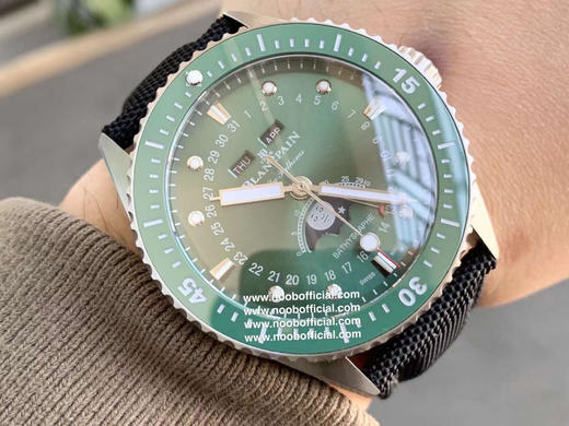 TW新力作 宝珀五十寻系列，5054-1110-B52A。压轴巨献，大三针夜光设计，直径43毫米！搭载6654.P自动机械机芯，具备星期显示，日期显示。月份显示，年份显示，月相显示 商品图4