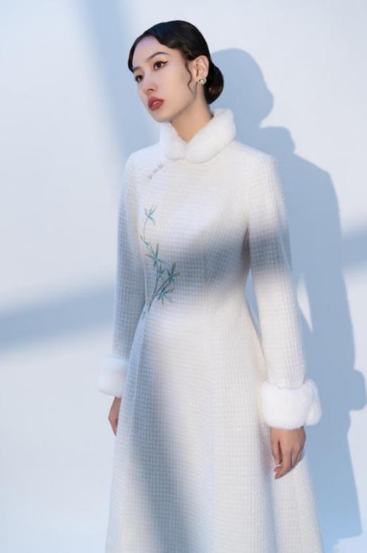 荷言HEYEN 濯香令 兔毛领亮丝小香风竹叶刺绣羊毛大衣 商品图2