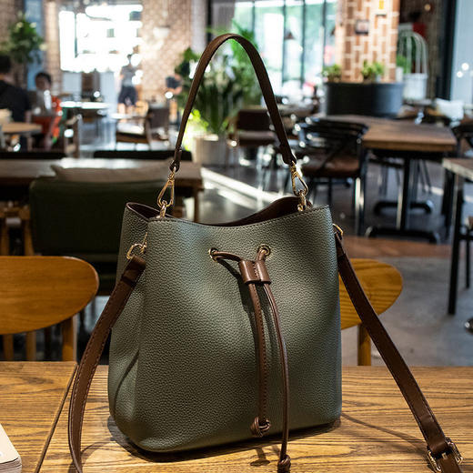 YR-XGSGNB211209新款时尚气质百搭大容量手提单肩斜挎水桶包 商品图4