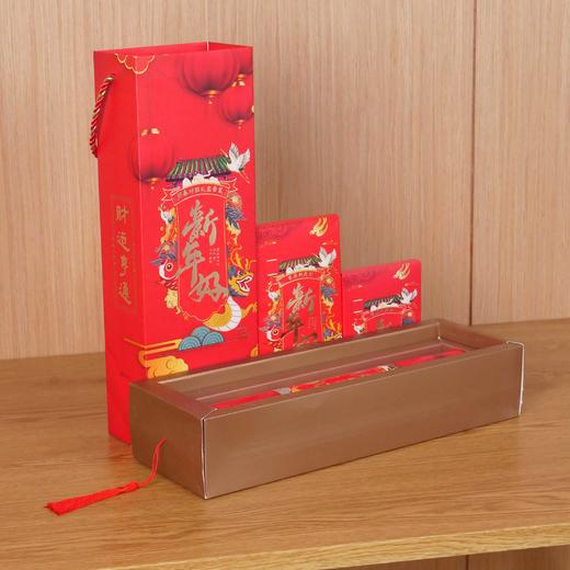 【0元换购！ 每人限兑1份】精美烫金对联礼盒1份 不含生肖和年份 礼盒包装 送礼自用都可以 商品图0