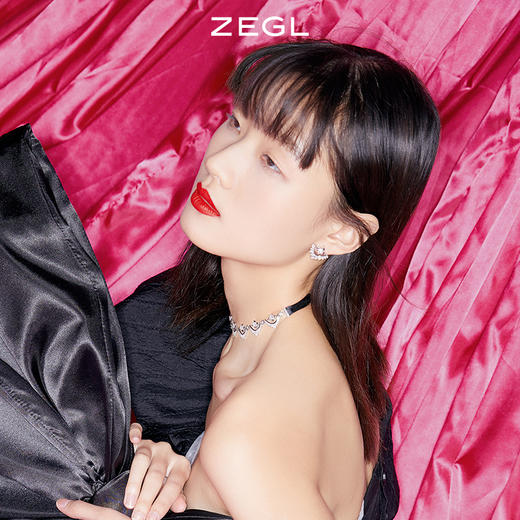 【SVIP积分兑换】ZEGL设计师高奢系列轻奢项链女锁骨链手链耳钉银针秋冬耳饰品套装 商品图1