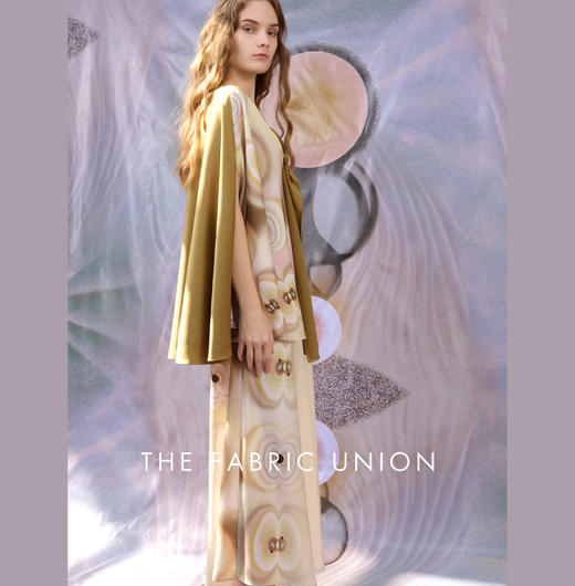 THE FABRIC UNION假日缎面印花斗篷假日缎面印花长裙 商品图1
