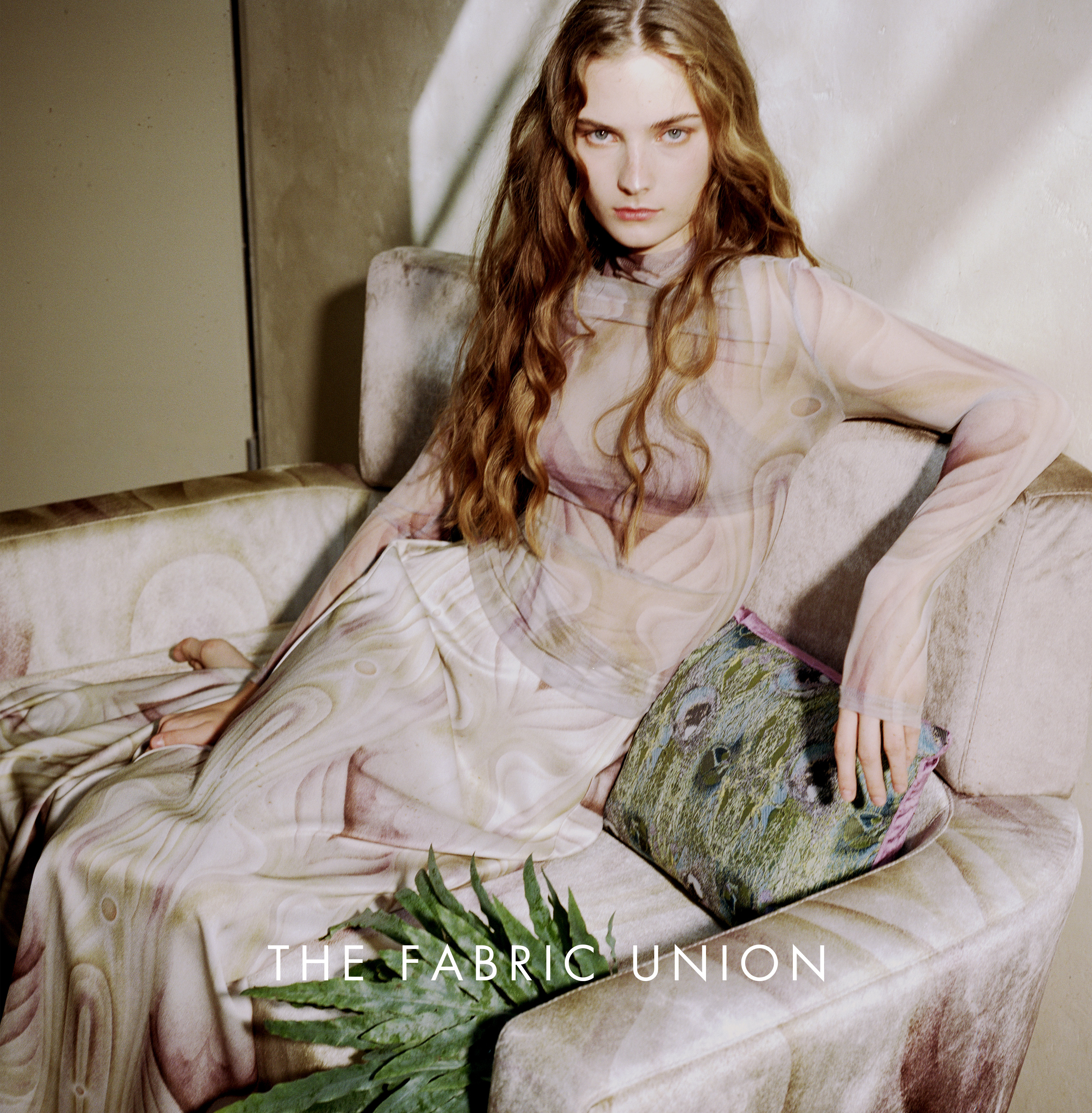 THE FABRIC UNION微透半高领打底衫缎面印花长裙