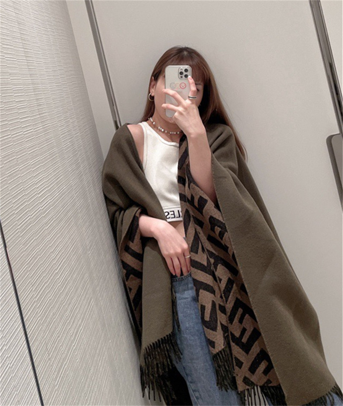 6折 fendi 折扣!女款双面披肩