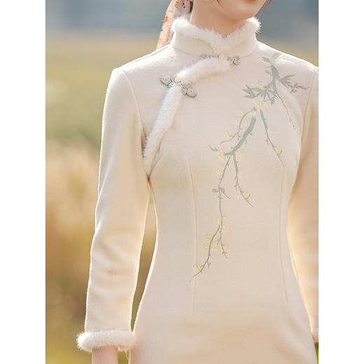 LB-1137 旗袍女冬季2021年新款年轻款改良米白色毛呢冬款加厚素雅国风 商品图2