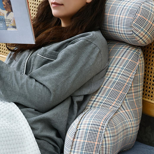 英伦格纹护颈多功能抱抱枕沙发腰靠 商品图1