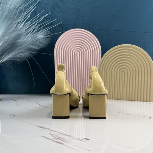 IUIU时装粗跟单鞋 商品图3