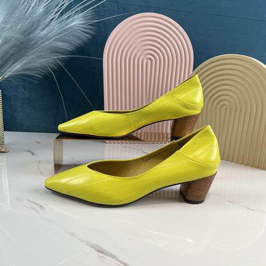 IUIU 时尚尖头粗跟浅口单鞋 商品图0