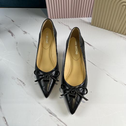 IUIU SECOND 春夏石头纹压花牛皮蝴蝶结时装单鞋U21AE13361 商品图3