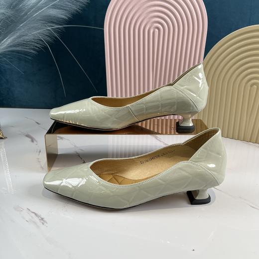 IUIU SECOND 2021春夏款牛漆皮小跟单鞋 商品图5