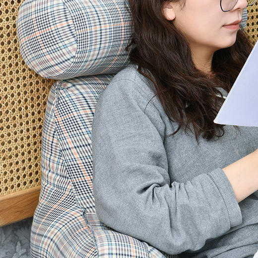 英伦格纹护颈多功能抱抱枕沙发腰靠 商品图2