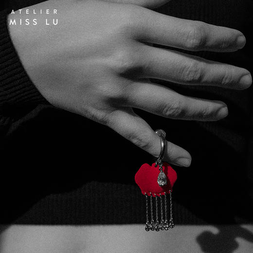 【称心】流苏锆石如意锁丝绒耳环 商品图1