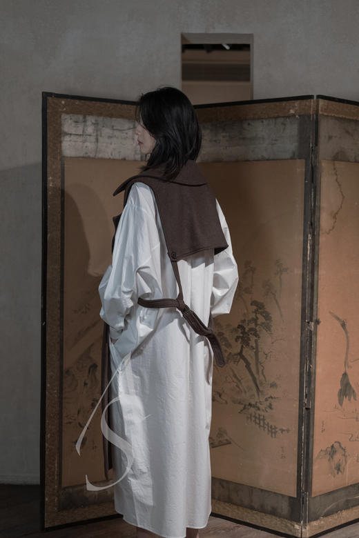 Mark Kenly Domino Tan 棕褐色/黑色CLAUDETTE单边翻领式长马甲 商品图1