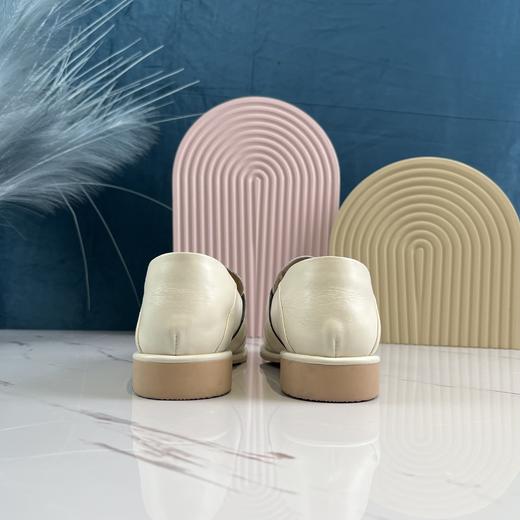 IUIU 春夏冲孔网眼真皮休闲深口女单鞋 商品图3