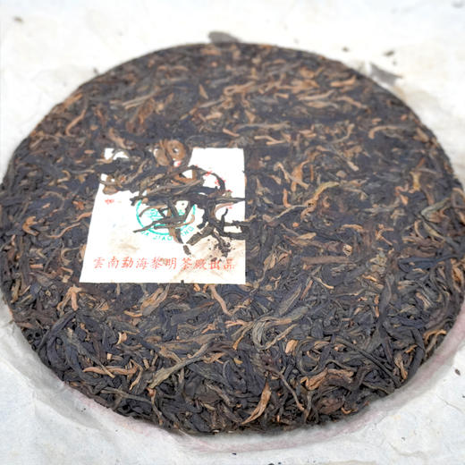 【珍藏品】2003年国营黎明茶厂勐海千年乔木古茶普洱茶老生茶干仓珍藏品 经典标杆老生茶 一片400克   单片一片的价格 商品图5