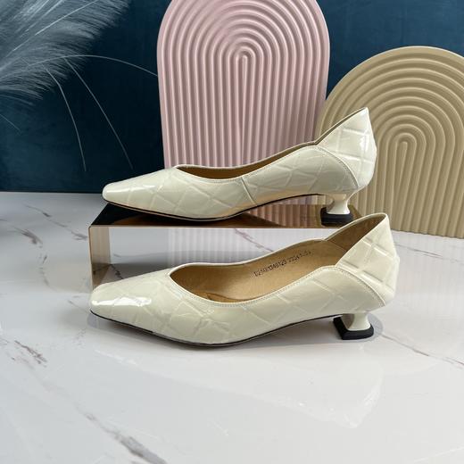 IUIU SECOND 2021春夏款牛漆皮小跟单鞋 商品图1