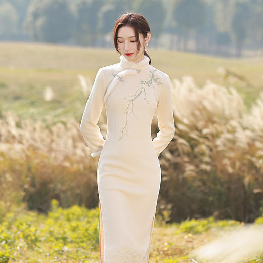 LB-1137 旗袍女冬季2021年新款年轻款改良米白色毛呢冬款加厚素雅国风 商品图3