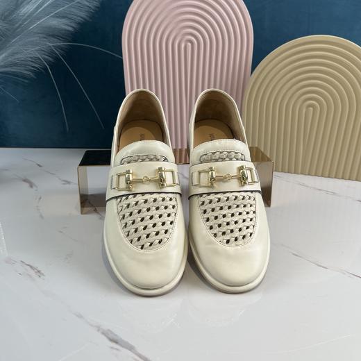 IUIU 春夏冲孔网眼真皮休闲深口女单鞋 商品图2