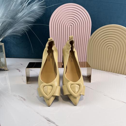 IUIU时装粗跟单鞋 商品图0