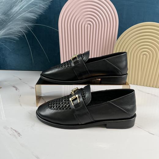 IUIU 春夏冲孔网眼真皮休闲深口女单鞋 商品图5