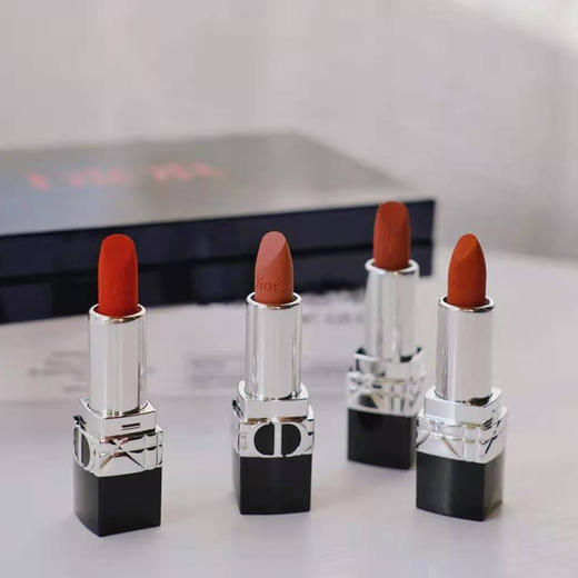 【DIOR迪奥列艳蓝金口红四件套盒】迪奥列艳蓝金唇膏小样口红4件套1.5g*4支  999丝绒+840丝绒+720丝绒+772哑光 商品图2