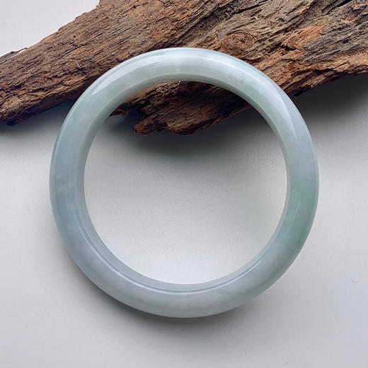 派瑞翡翠 翡翠手镯 糯种 浅绿色 商品图0