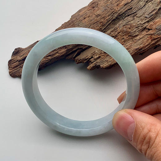 派瑞翡翠 翡翠手镯 糯种 浅绿色 商品图1
