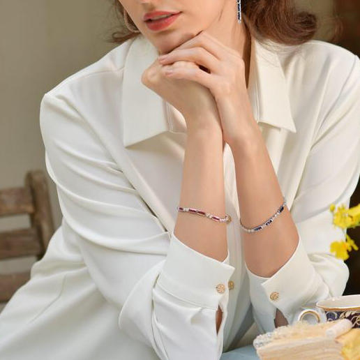 「摩尔斯电码」Carpe Diem红宝石钻石手链

红宝石4.22克拉
钻石1.36克拉
18k白金9.32克 商品图6