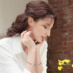 「摩尔斯电码」C’est La Vie 蓝宝石钻石手链

蓝宝石3.33克拉
钻石1.63克拉
18k白金8.72克 商品图5