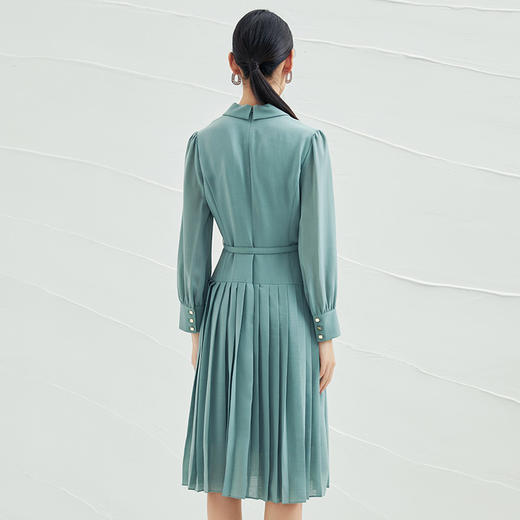 EITIE爱特爱春夏季女装V领简约长袖中裙修身褶皱连衣裙6507254 商品图4