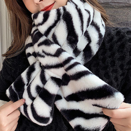 围巾女秋冬季韩版百搭可爱少女毛绒交叉保暖围脖护颈加绒加厚 商品图2