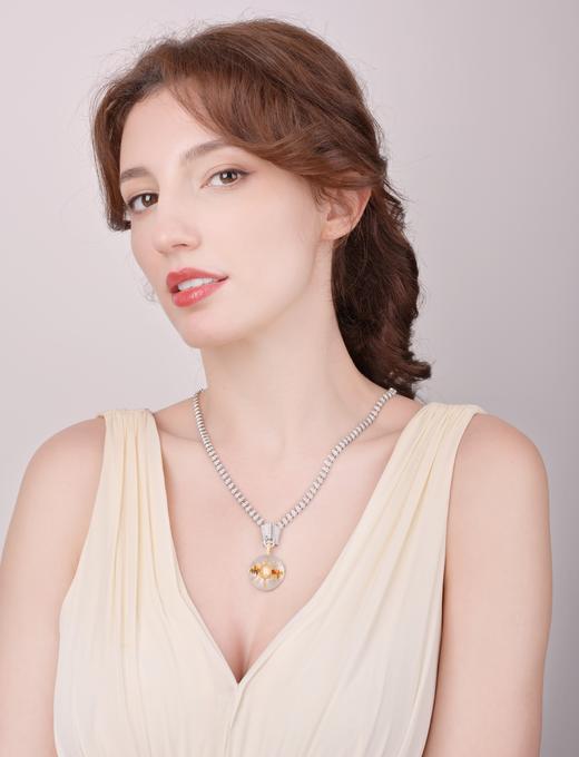 「五行」系列之“金”拉链式钻石项链及黄钻吊坠/戒指

钻石拉链：钻石8.383克拉

黄钻扣：椭圆切割黄钻(GIA证书FY)1.15克拉，钻石0.25克拉，副石黄钻0.29克拉，18k白金15.25克 商品图6