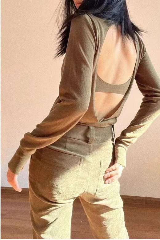 Her Senses｜时装 04-C019-SW ⽺⽑⾼领露背⽑⾐  [ 黑 / 橄榄绿 ] 商品图0