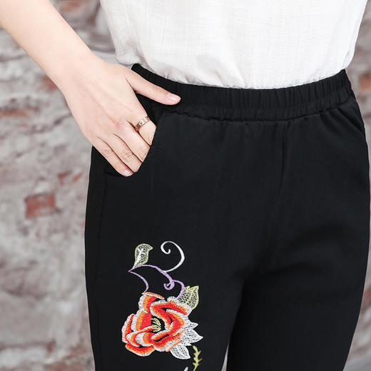 MQ-1759-2绣花裤加绒刺绣民族风长裤妈妈装绣花打底裤 商品图4