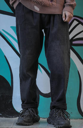 W139331408做旧直筒牛仔裤