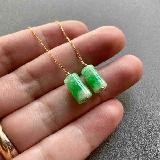 糯冰种阳绿圆柱翡翠耳线18k黄金镶嵌 商品图6