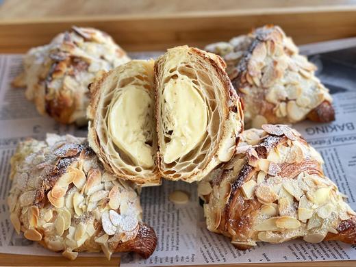 杏仁香草牛角「11点半后出」 商品图0