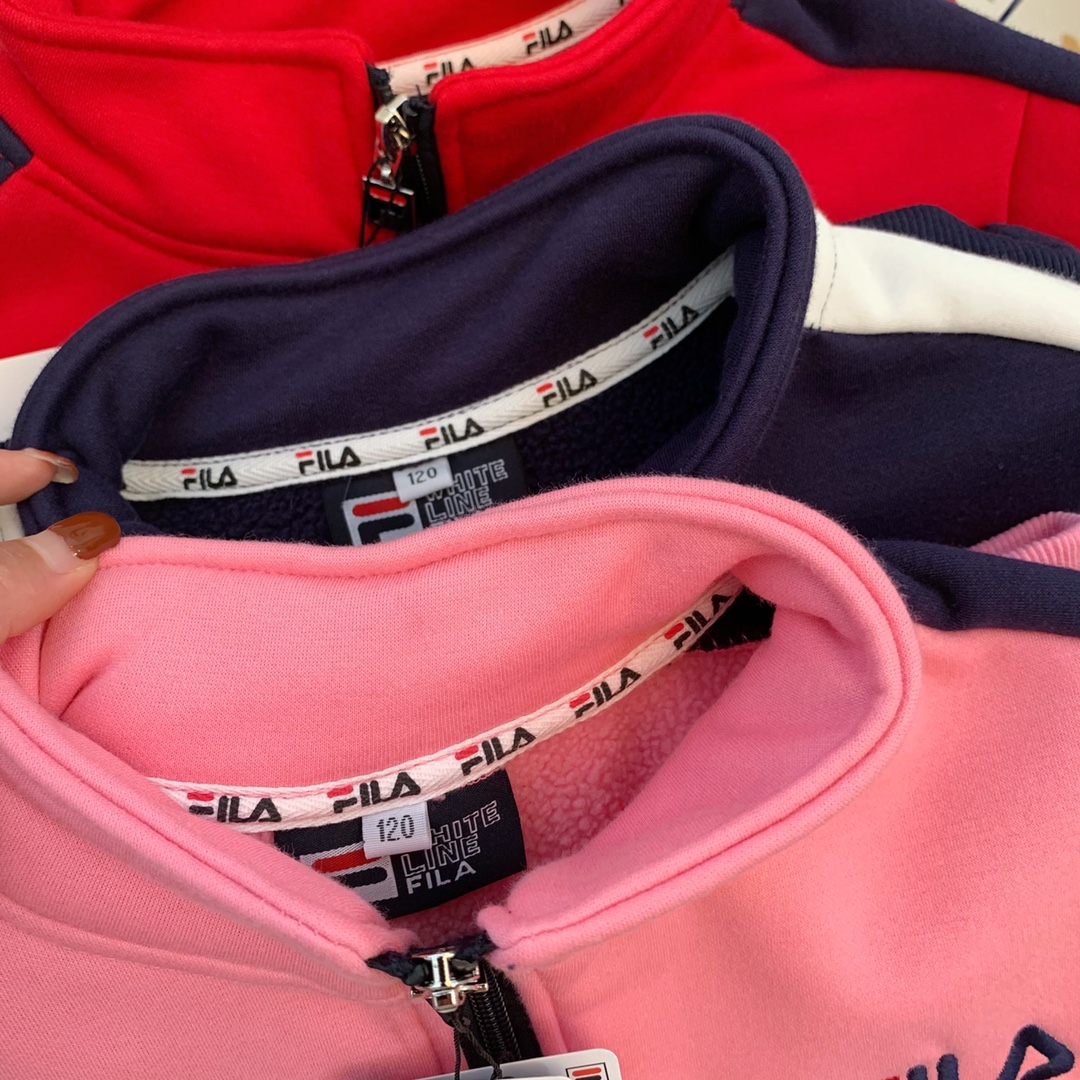 点此购买 斐乐儿童拉链四色加绒套装yyj 208634