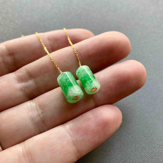 糯冰种阳绿圆柱翡翠耳线18k黄金镶嵌 商品图7