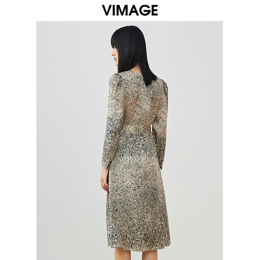 VIMAGE/纬漫纪春季新款100%桑蚕丝修身显瘦设计出众V领印花连衣裙V1707306 商品图4