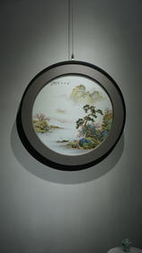 粉彩秋江泛舟瓷板画